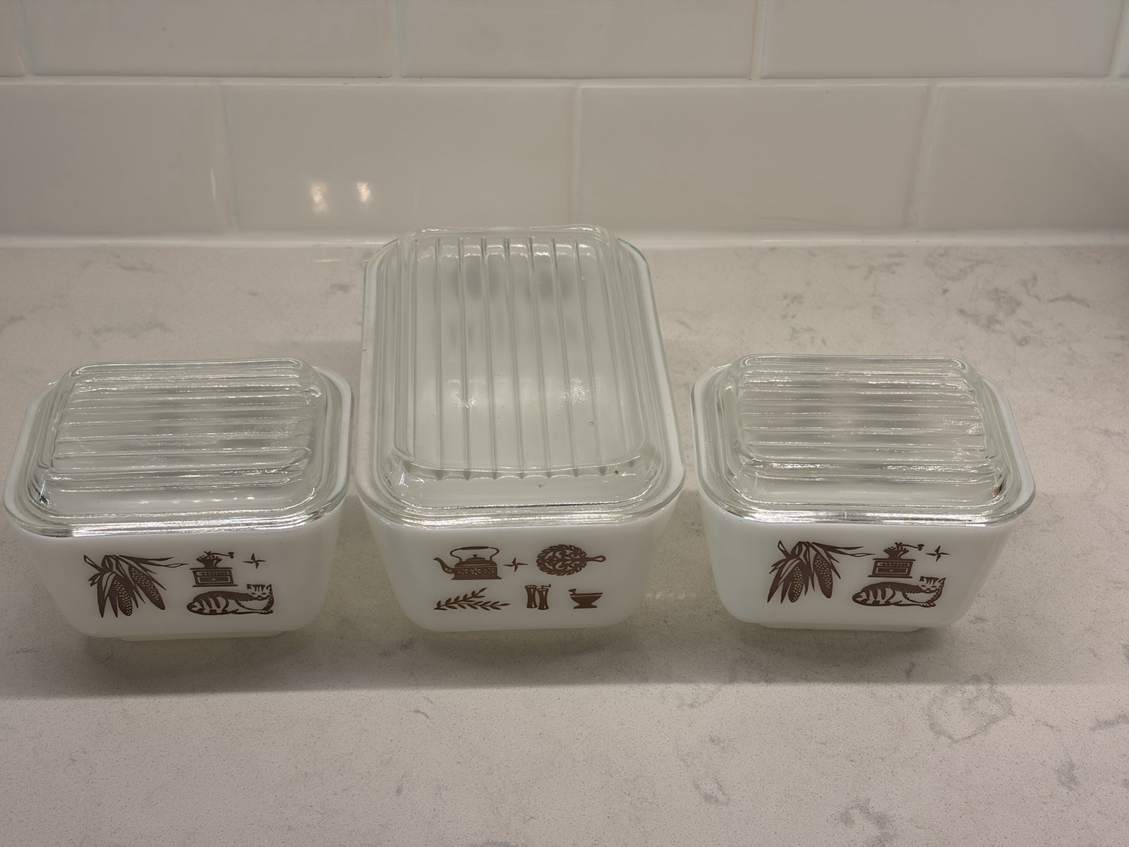Pyrex Early American Refrigerator Dish Set of 3 with Lids Great Condition