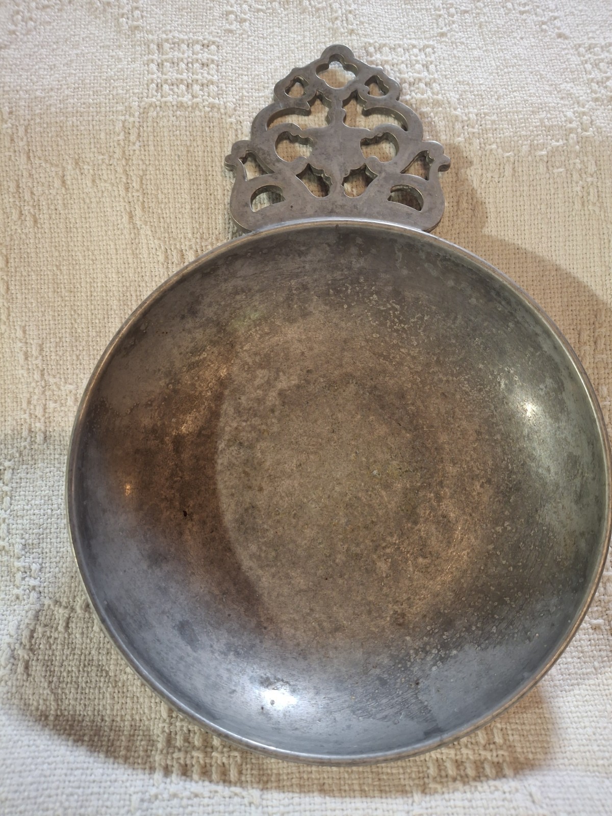 Vintage Stede Pewter Porringer Bowl With Filigree Handle 6\ Vintage Stede Pewter Porringer Bowl With Filigree Handle 6\