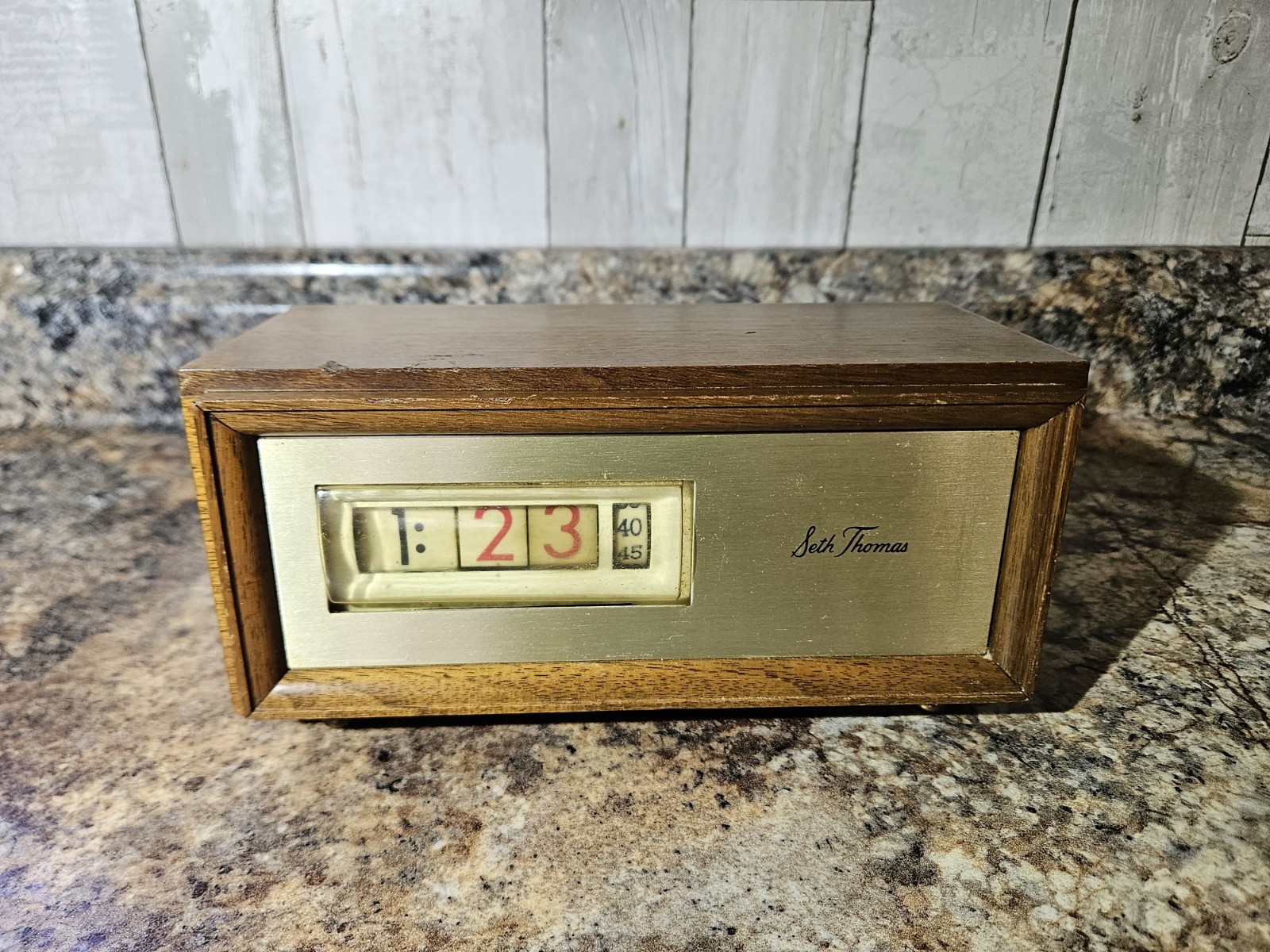Vintage 1960s Seth Thomas Speed Read Desk Flip Clock Model E037-000 - Working Vintage 1960s Seth Thomas Speed Read Desk Flip Clock Model E037-000 - Working