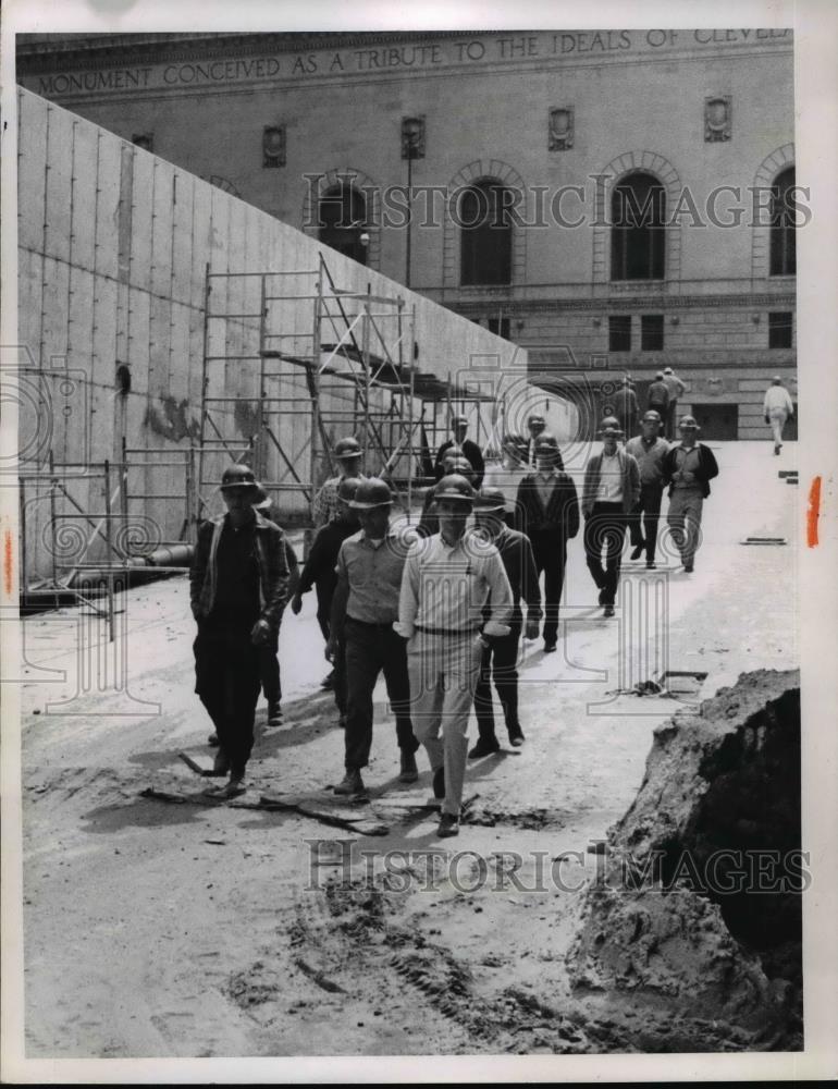 1965 Press Photo Group of Apprentice Plumbers at Construction Site - nef02311
