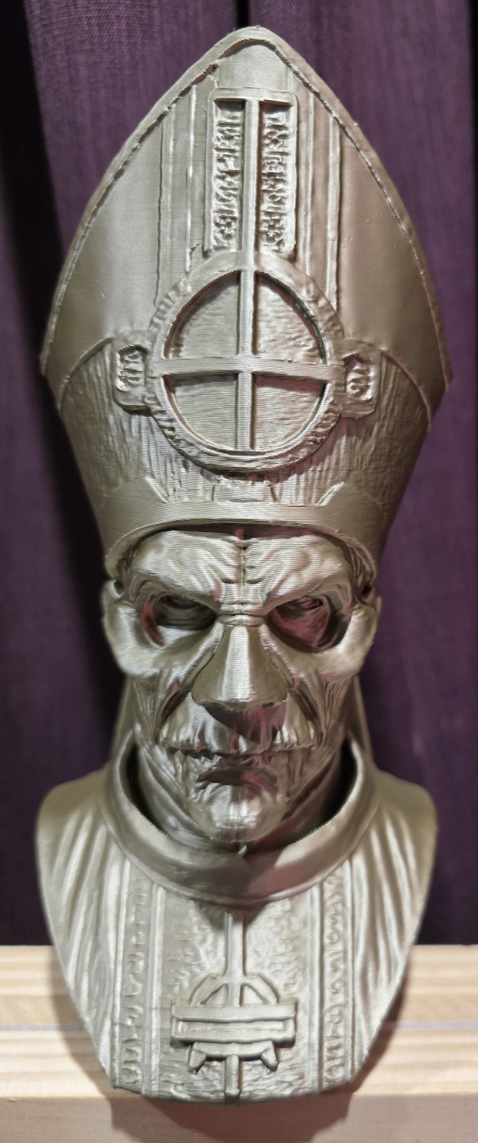 Ghost Papa Emeritus Gold Metallic Bust Figurine 197mm tall 3D Effect Plastic Ghost Papa Emeritus Gold Metallic Bust Figurine 197mm tall 3D Effect Plastic