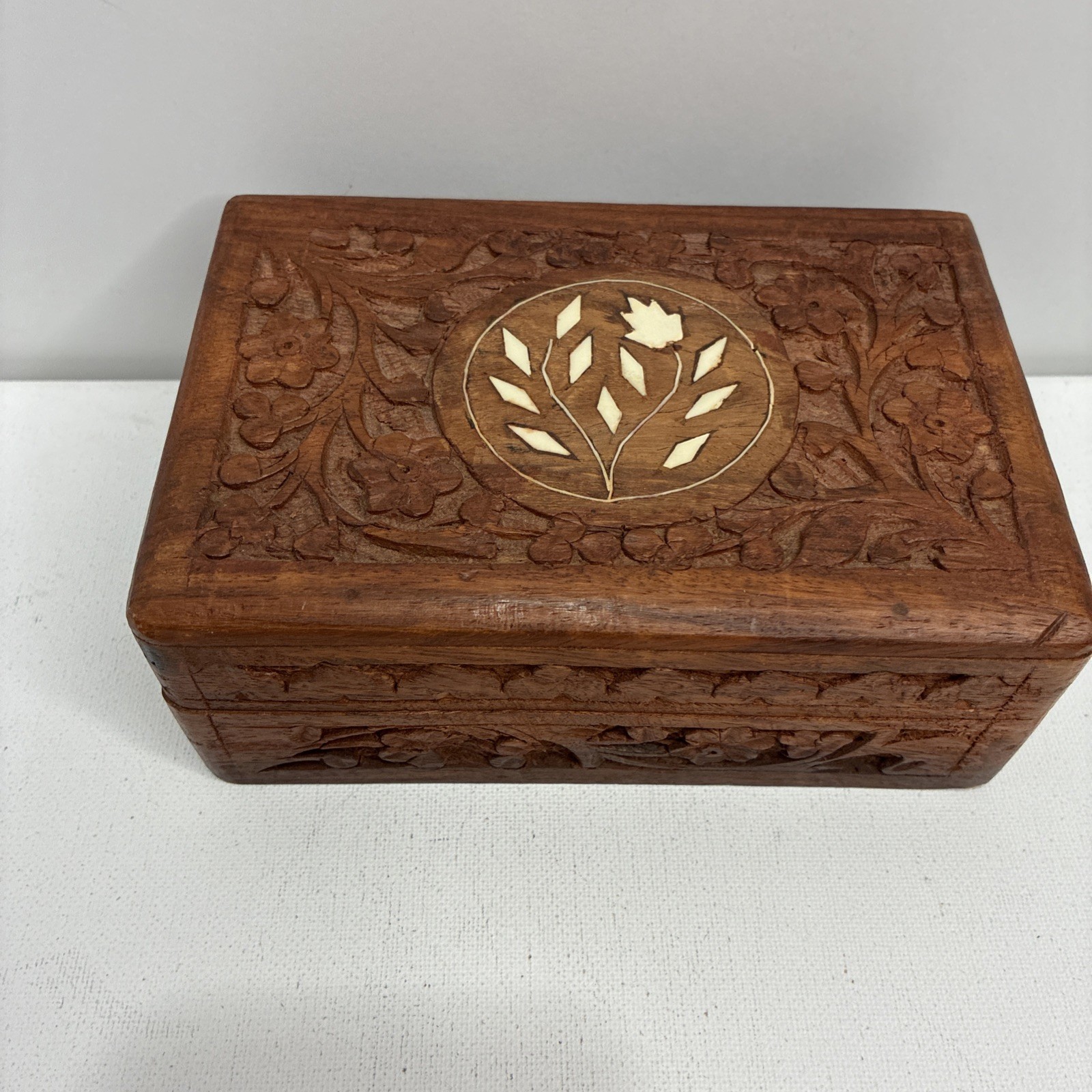 Vintage hand-carved wooden trinket/jewelry box, India, intricate floral carvings Vintage hand-carved wooden trinket/jewelry box, India, intricate floral carvings