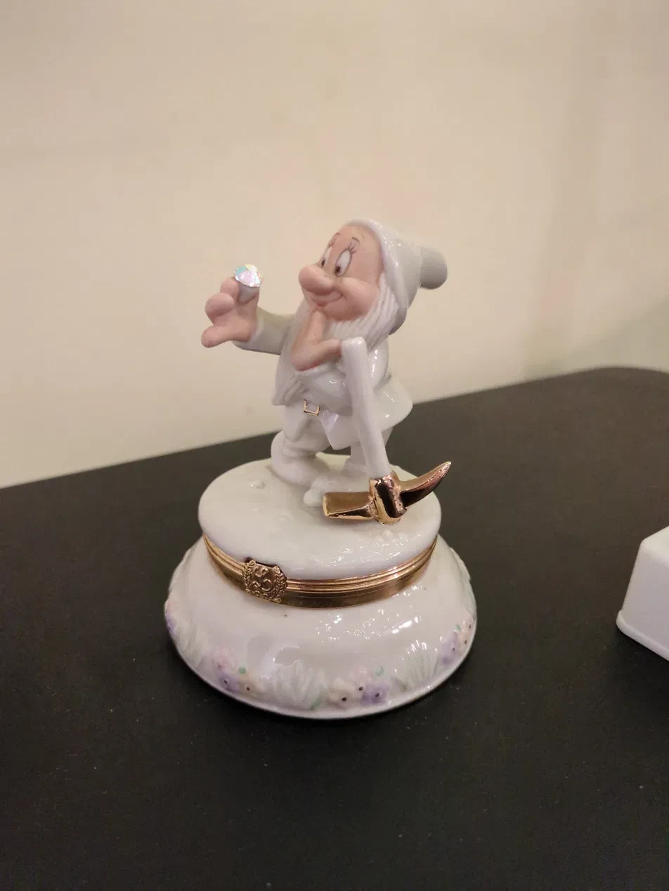 Lenox Treasures Bashful Treasure Box Disney Snow White Seven Dwarfs Trinket Box Lenox Treasures Bashful Treasure Box Disney Snow White Seven Dwarfs Trinket Box