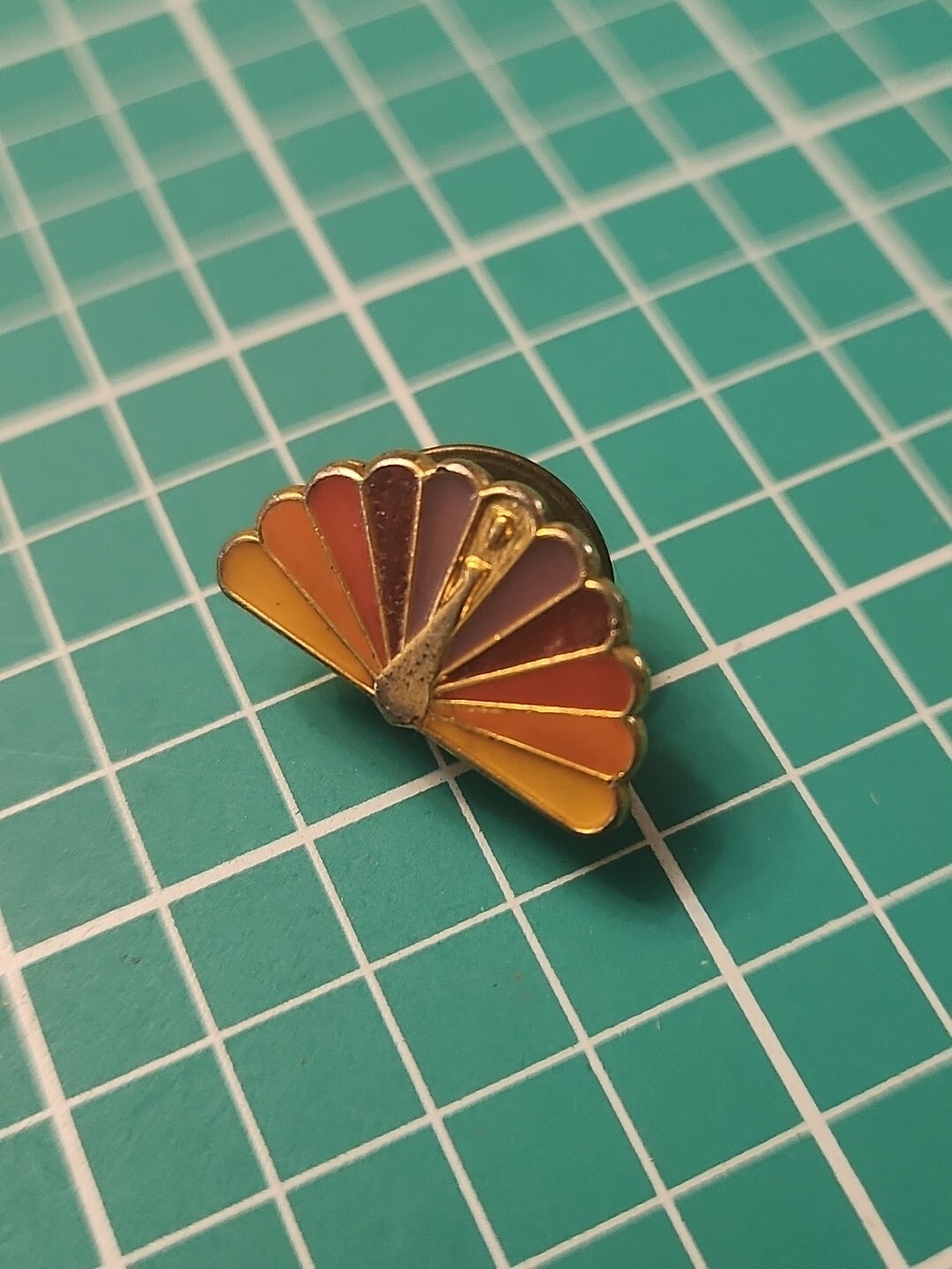 Vtg NBC Peacock Logo Gold Tone Lapel Pin Vtg NBC Peacock Logo Gold Tone Lapel Pin