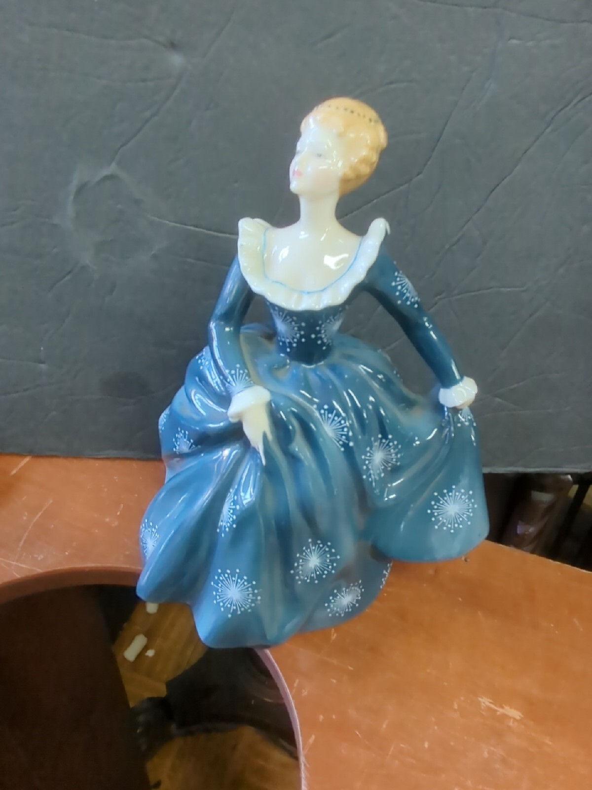 Royal Doulton Fragrance HN 2334 1965 Lady Figure Statue Royal Doulton Fragrance HN 2334 1965 Lady Figure Statue