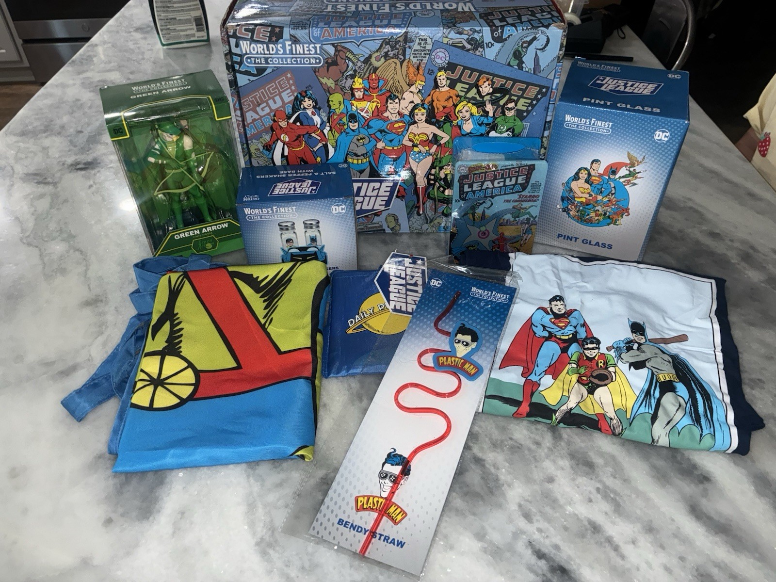 New Culturefly World’s Finest The Collection Box Justice League of America Large New Culturefly World’s Finest The Collection Box Justice League of America Large