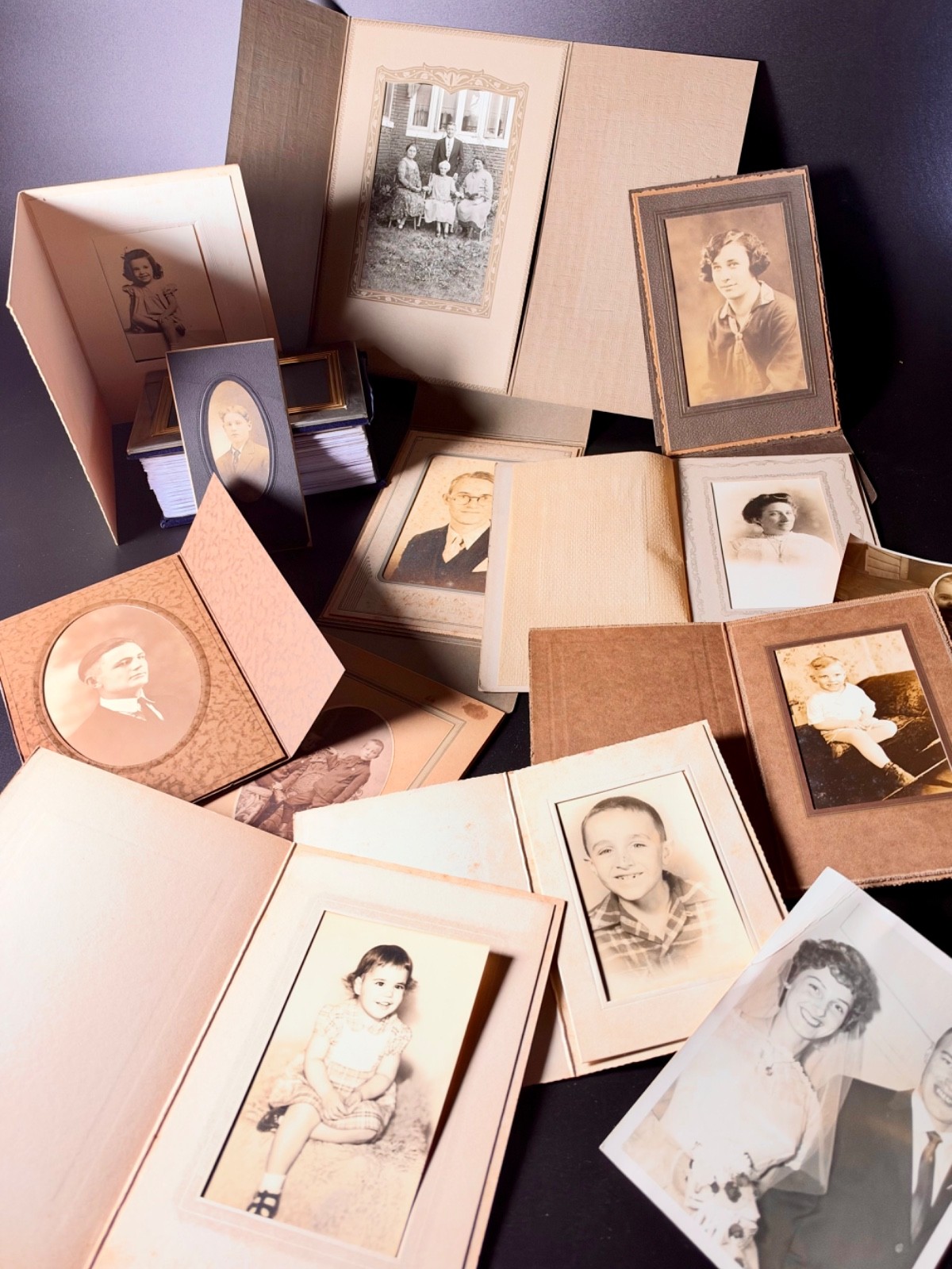 Mixed vintage photo lot of over 100 photos-early 1900s plus 1980s+ photo album Mixed vintage photo lot of over 100 photos-early 1900s plus 1980s+ photo album