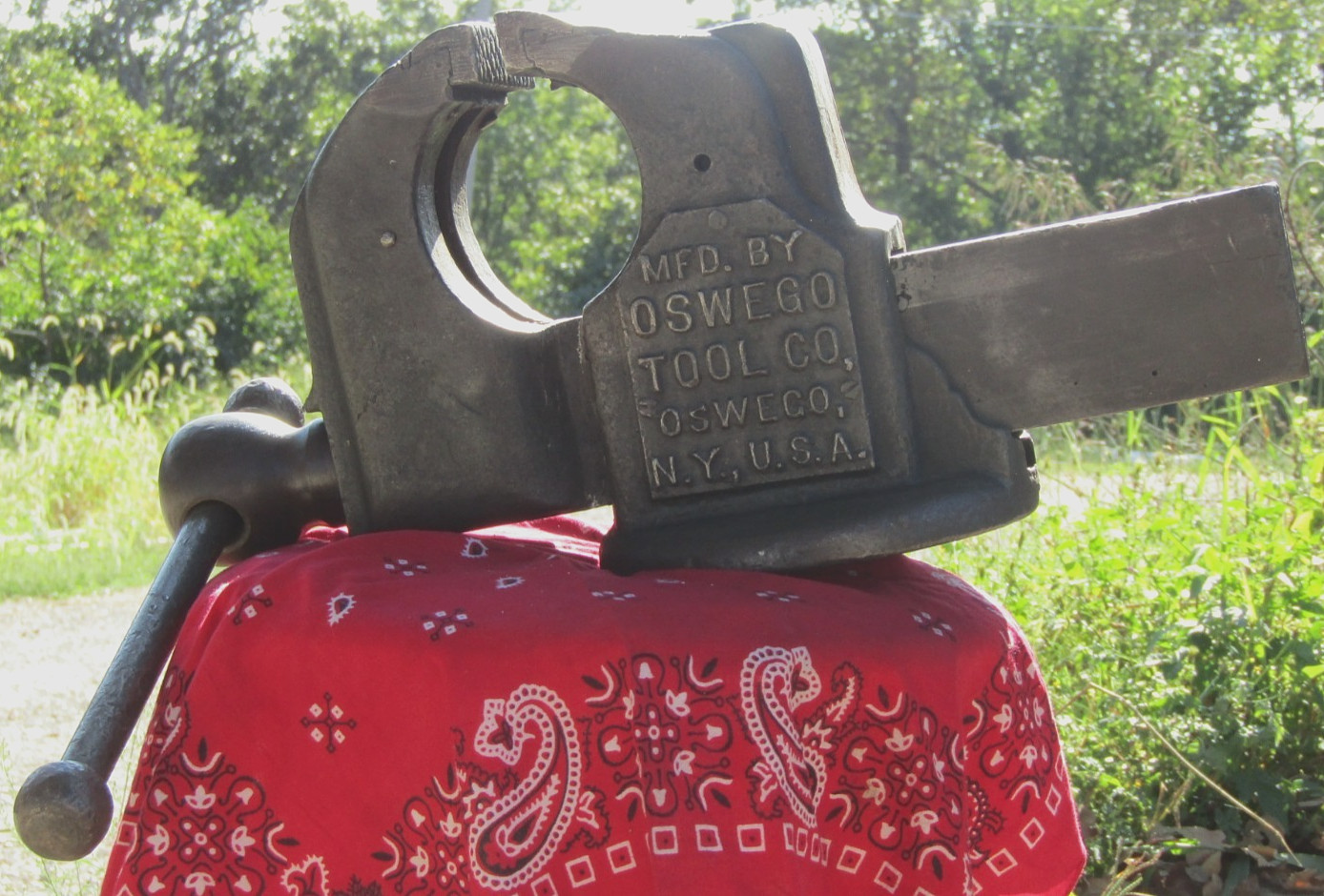Oswego NY, USA - Pipe Vice - Cast Iron _ 1920's_Vintage Pre War_ Heavy Duty