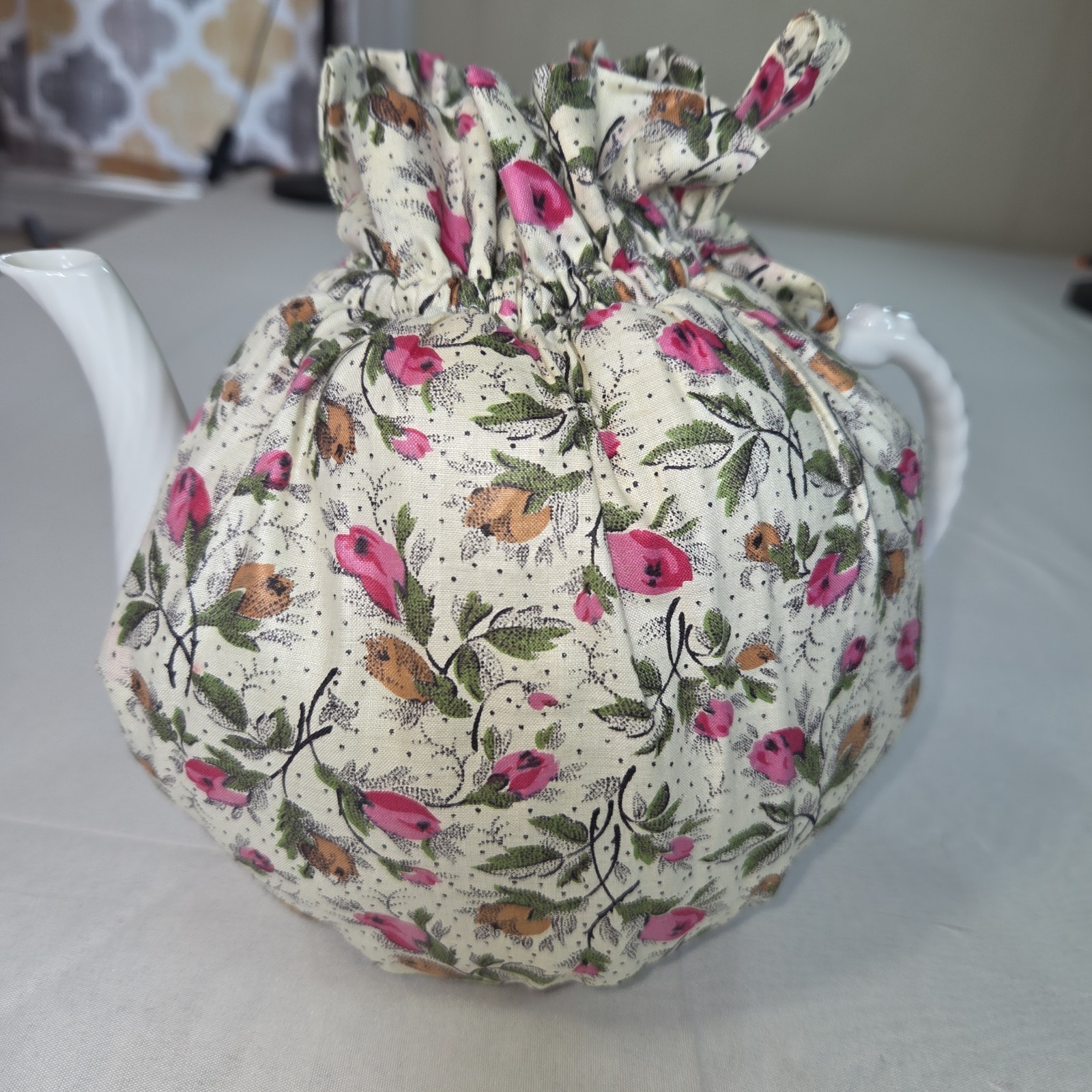 Vintage Floral Tea Cozy With Pink And Peach Roses. (Teapot NOT Included) Vintage Floral Tea Cozy With Pink And Peach Roses. (Teapot NOT Included)