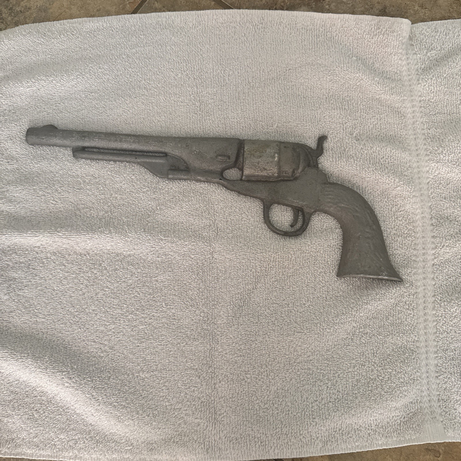Vintage Sexton Style Cast Aluminum Revolver Pistol Wall Plaque Western Decor Vintage Sexton Style Cast Aluminum Revolver Pistol Wall Plaque Western Decor