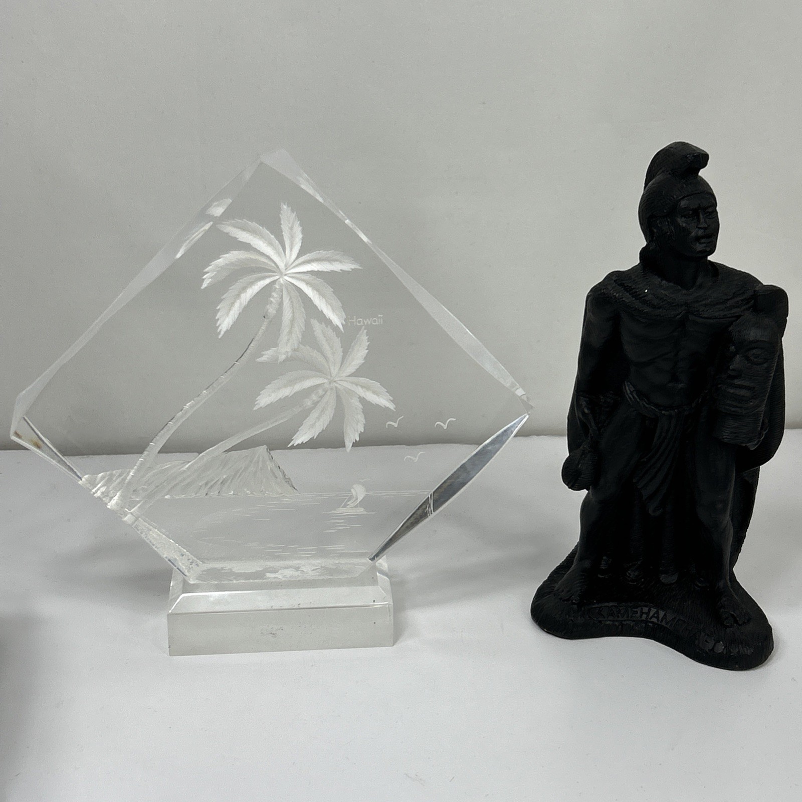 Hawaii Clear Plaque Etched Coconut Tree King Kamehameha Coco Joe's Figurine Set Hawaii Clear Plaque Etched Coconut Tree King Kamehameha Coco Joe's Figurine Set