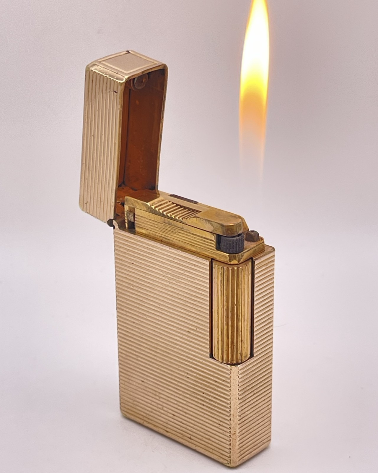 S.T. DUPONT Vintage WORKING L1 BR Large Lighter Gold Horizontal Lines 1970's S.T. DUPONT Vintage WORKING L1 BR Large Lighter Gold Horizontal Lines 1970's