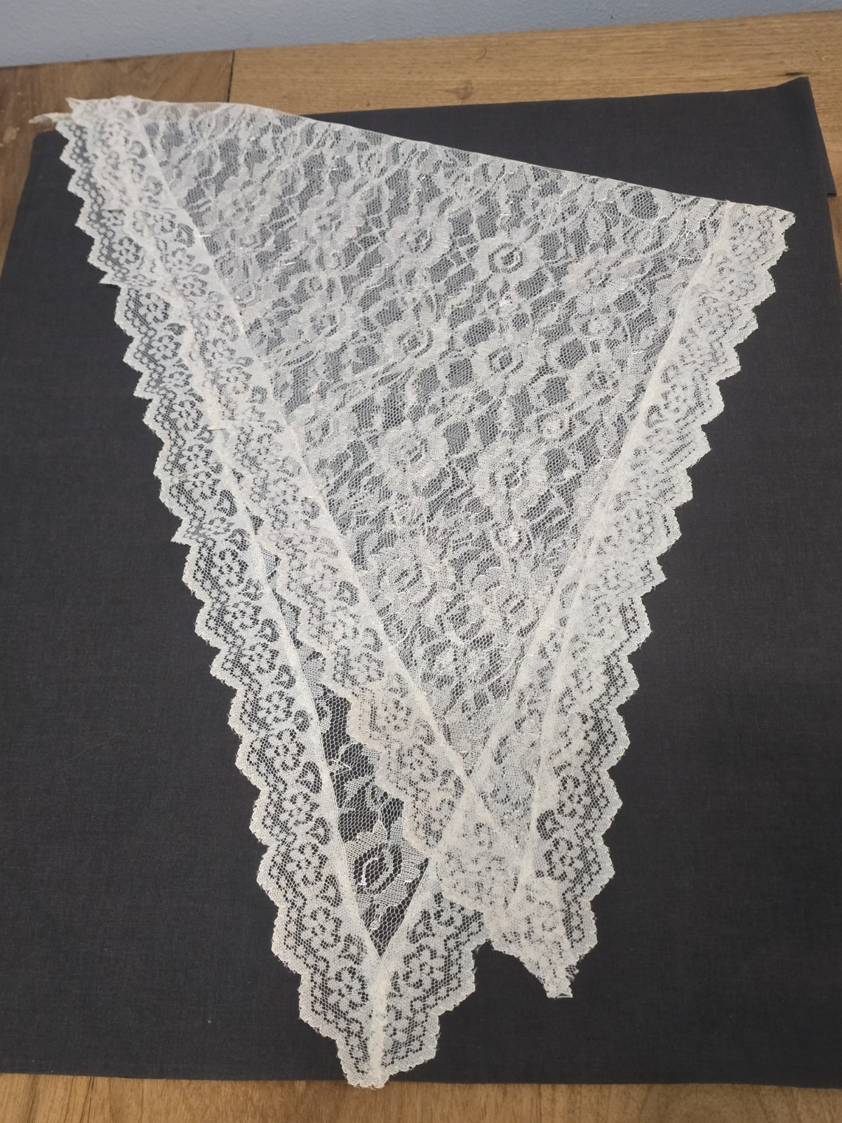 Vtg Traditional Lace Triangular Mantilla Headscarf Christianity Religious