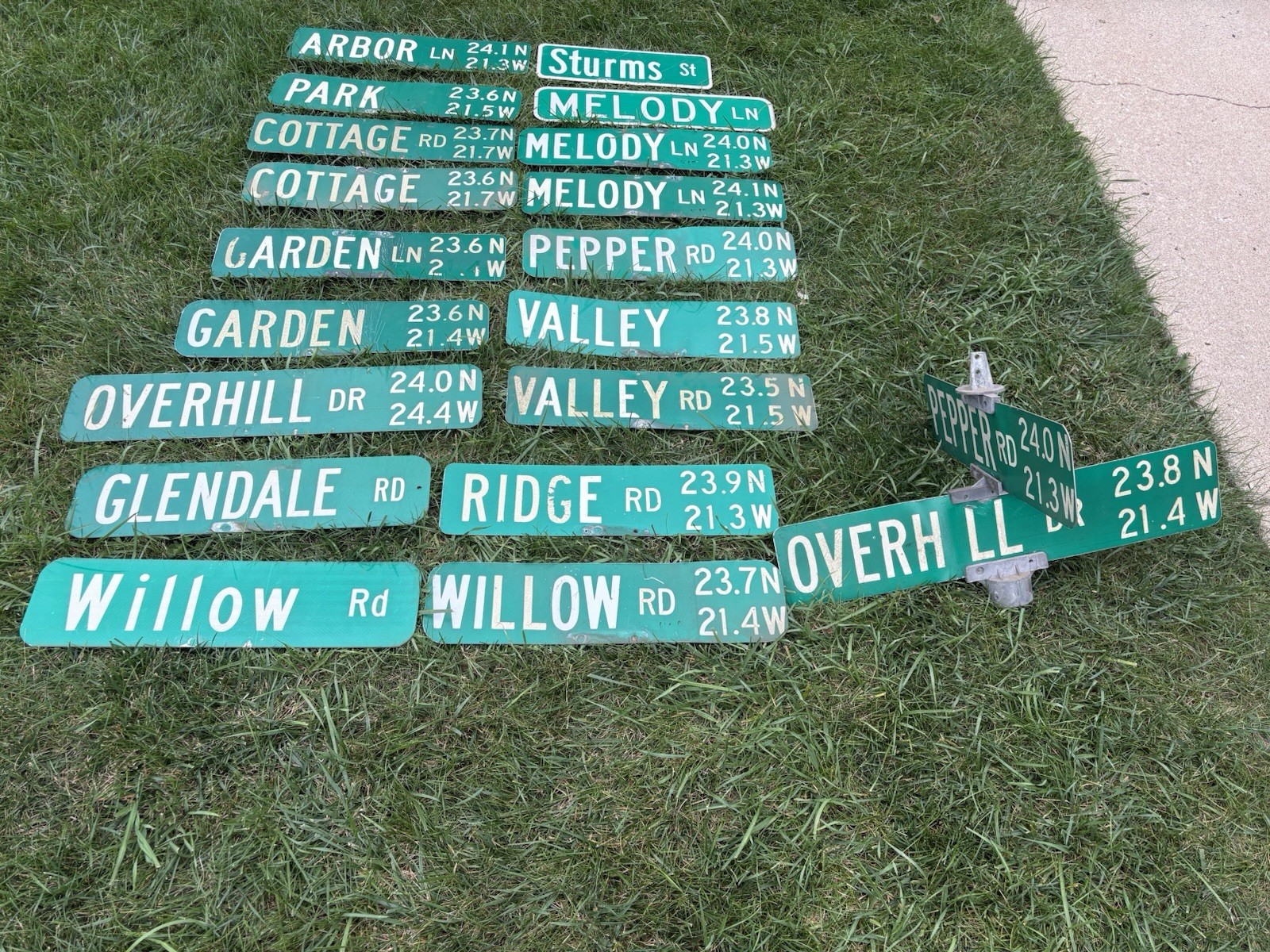 Vintage Metal Street Signs Illinois Double Sieded Lot of 20 Wall Decor Mancave Vintage Metal Street Signs Illinois Double Sieded Lot of 20 Wall Decor Mancave