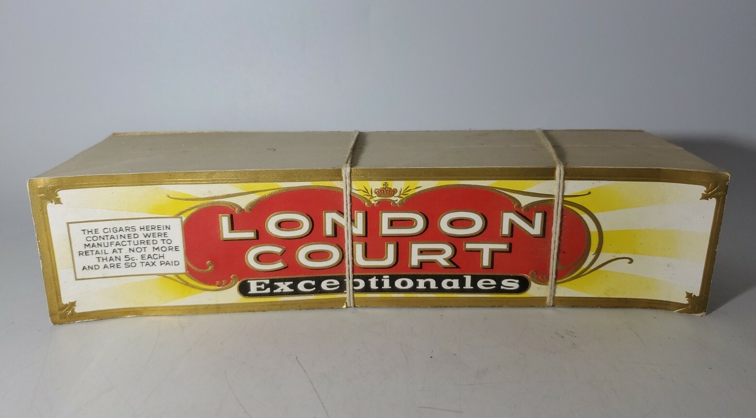 300 Vintage London Court Exceptionales Cigar Labels, Very Good Condition 300 Vintage London Court Exceptionales Cigar Labels, Very Good Condition