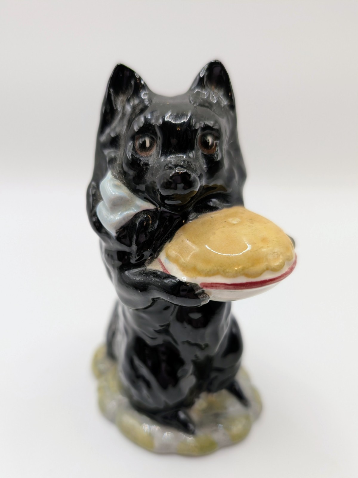 Vintage 1979 Beswick England Beatrix Potter\'s \'DUCHESS\' Holding a Pie Figurine Vintage 1979 Beswick England Beatrix Potter\'s \'DUCHESS\' Holding a Pie Figurine