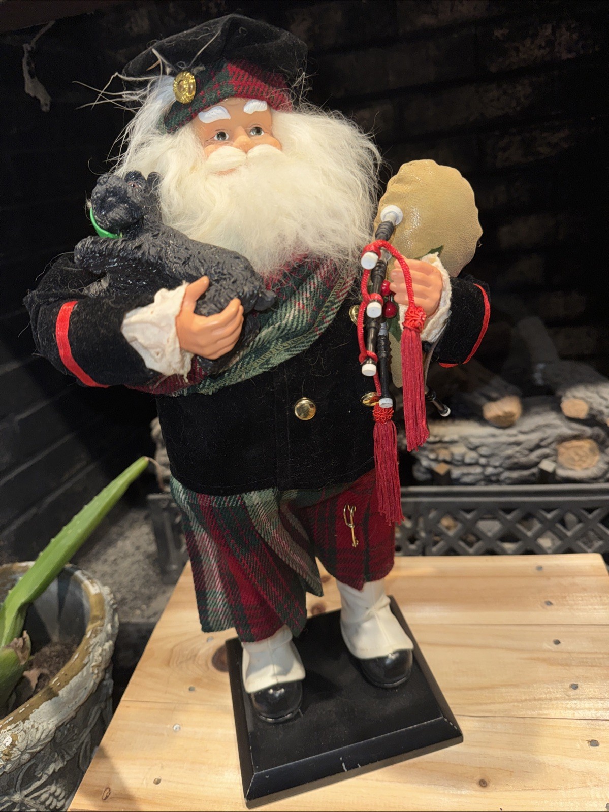 Scottish Bagpipe Santa 18 inches tall Scottish Bagpipe Santa 18 inches tall
