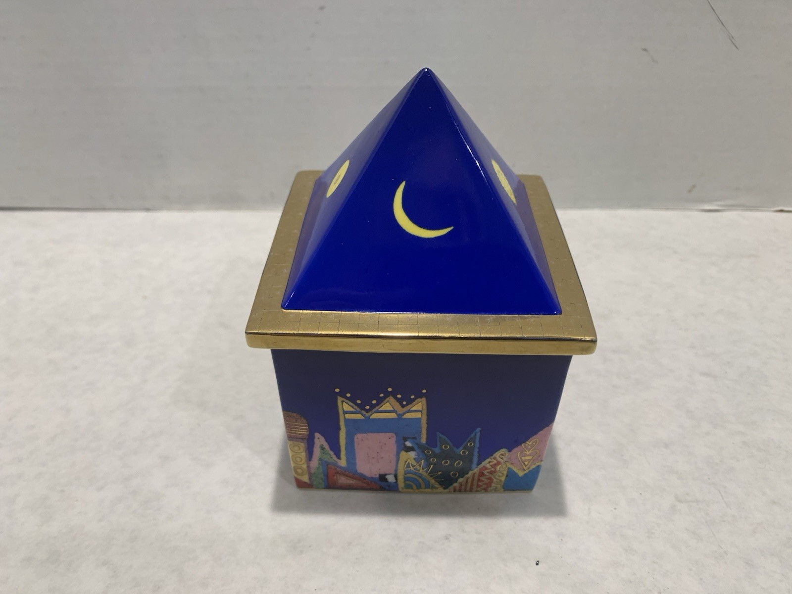 Vintage Goebel Porcelain Trinket Or Decorative Box Vintage Goebel Porcelain Trinket Or Decorative Box
