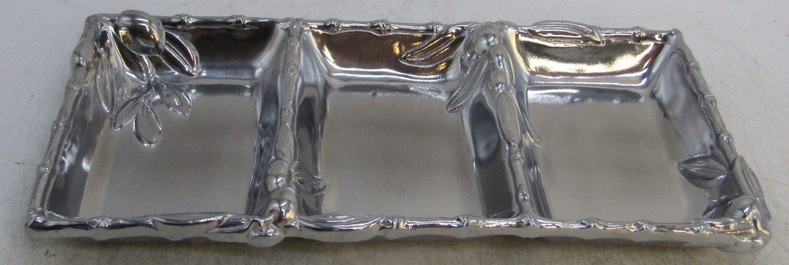 Arthur Court 10-2340 Olive 3-Section Tray, NIB. Arthur Court 10-2340 Olive 3-Section Tray, NIB.