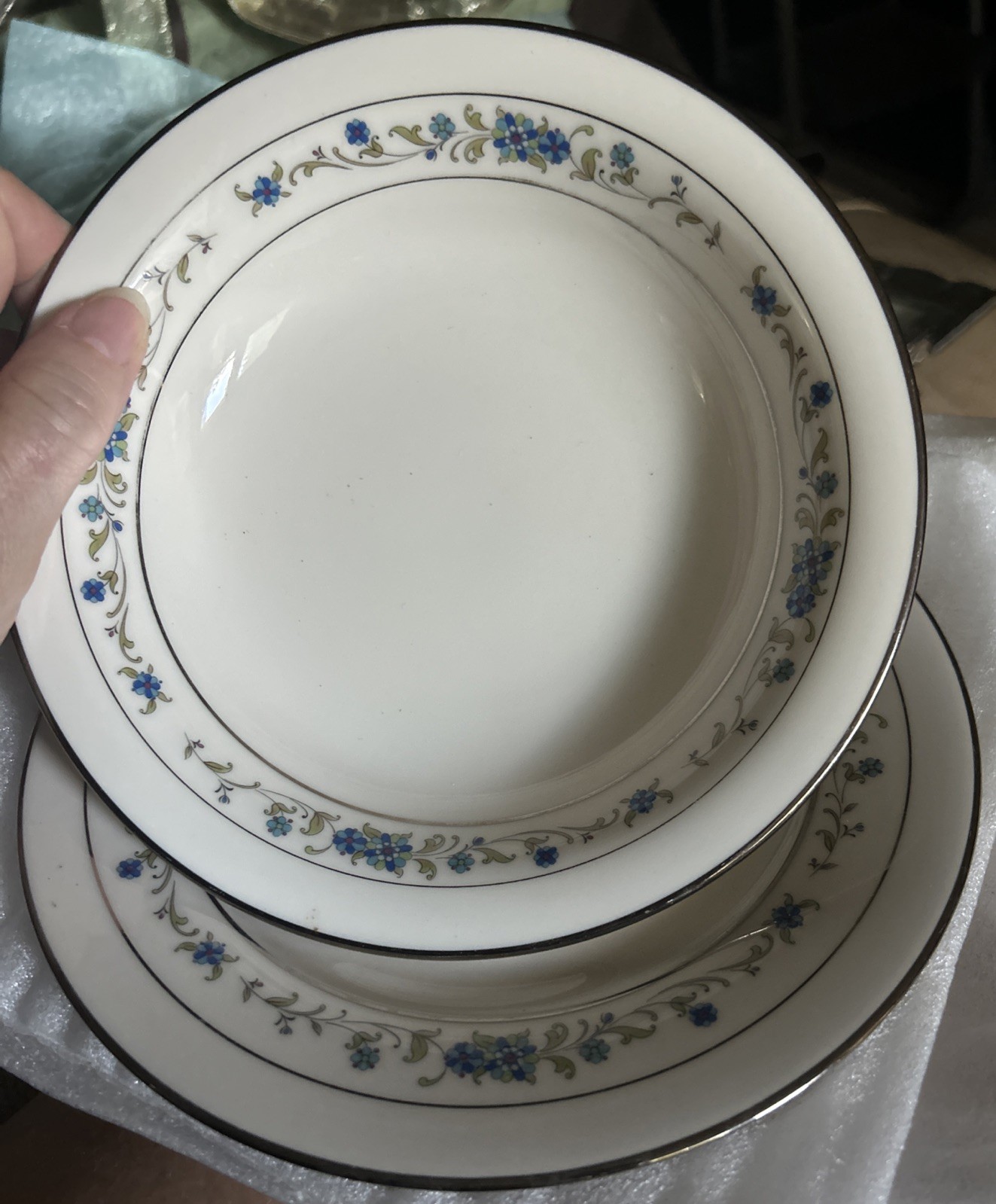Noritake Norma 7016 Ivory/Blue Floral Salad Plates (4) and (1) Soup/ Cereal Bowl Noritake Norma 7016 Ivory/Blue Floral Salad Plates (4) and (1) Soup/ Cereal Bowl