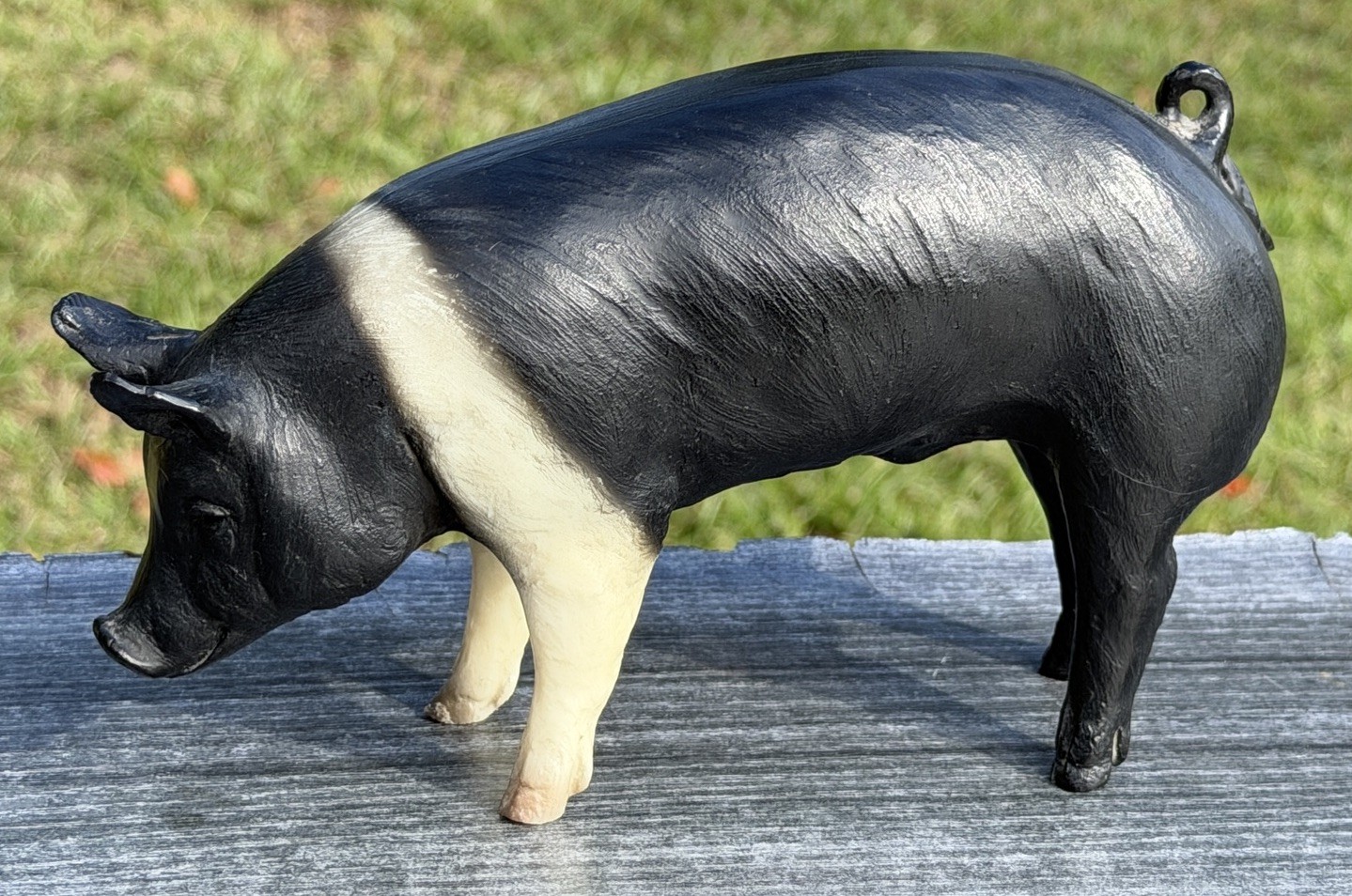 Breyer Horse Hampshire Jasper Market Hog Pig Midwestern Special Run 250 Made Breyer Horse Hampshire Jasper Market Hog Pig Midwestern Special Run 250 Made