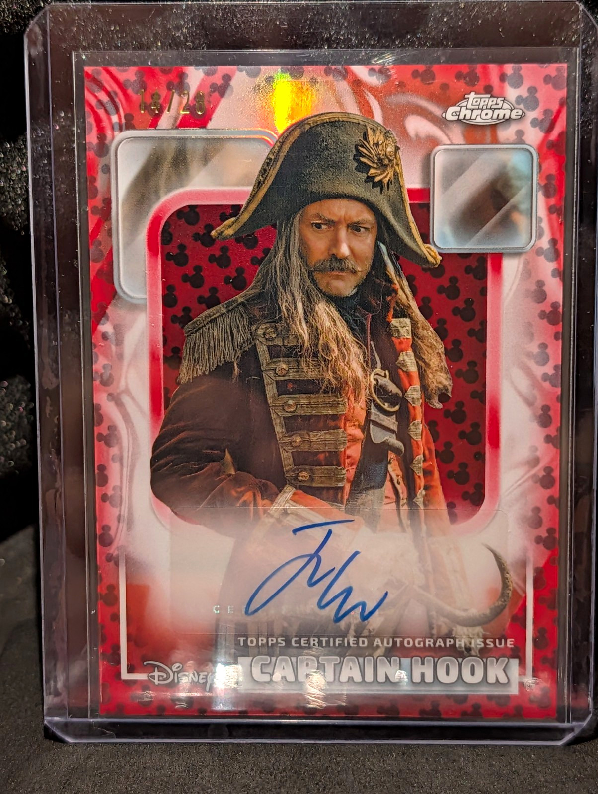 Topps 2026 Topps Disney Chrome Captain Hook AA-JL Jude Law Authentic Auto /28 Topps 2026 Topps Disney Chrome Captain Hook AA-JL Jude Law Authentic Auto /28