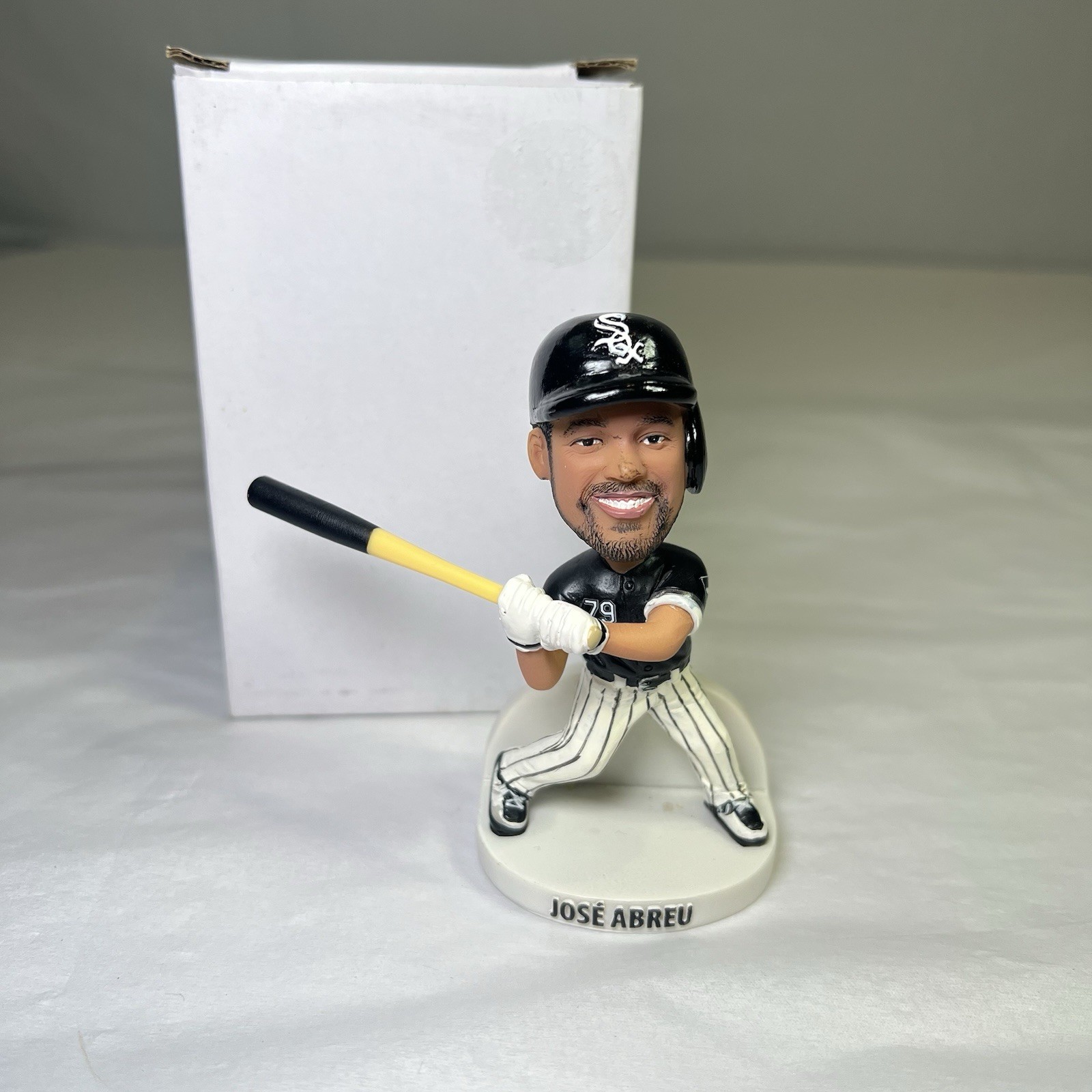 Chicago White Sox Jose Abreu Bobblehead Magnet With Box Stadium Giveaway SGA Chicago White Sox Jose Abreu Bobblehead Magnet With Box Stadium Giveaway SGA