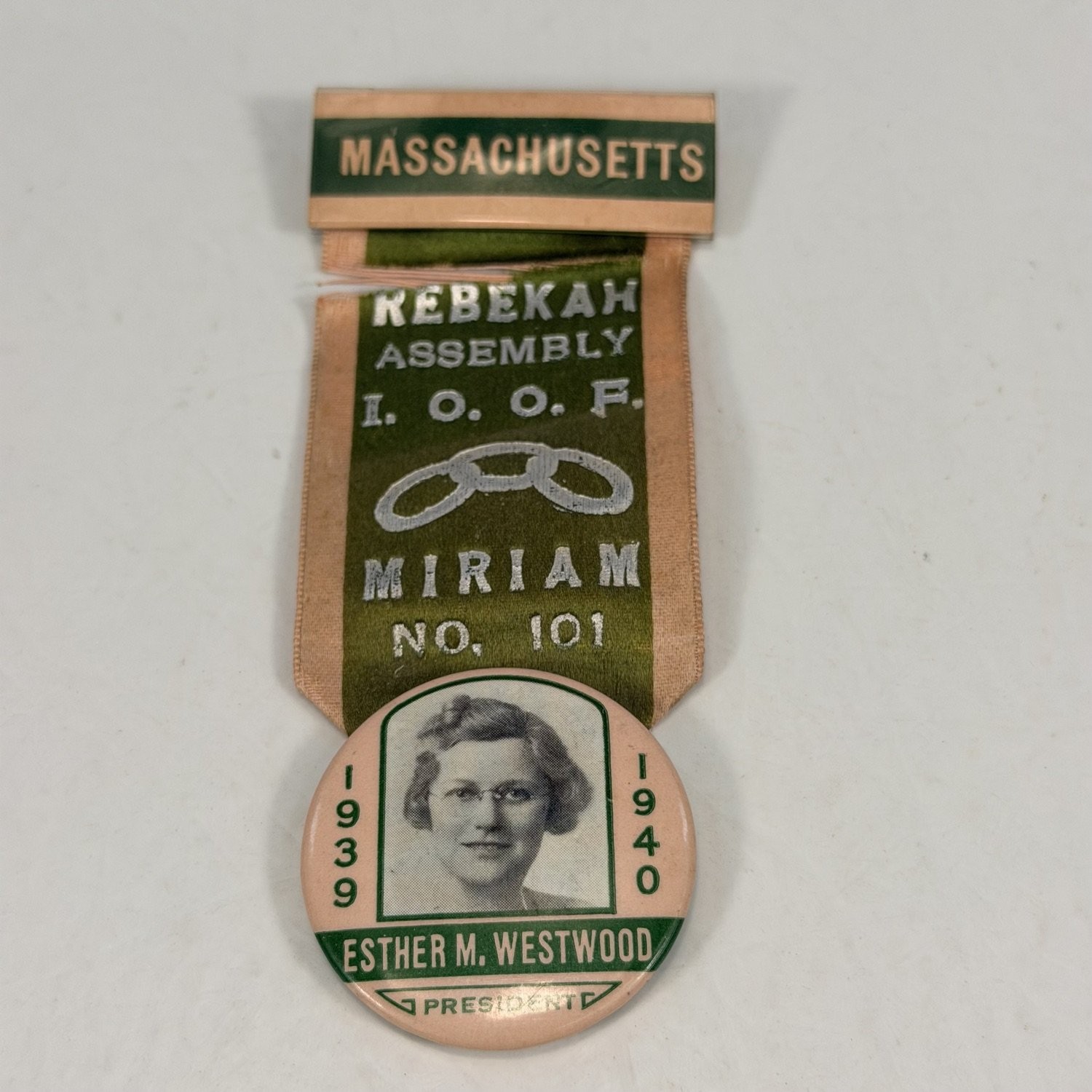 Antique 1939-1940 Massachusetts Rebekah Assembly IOOF Ribbon Badge Pin President Antique 1939-1940 Massachusetts Rebekah Assembly IOOF Ribbon Badge Pin President