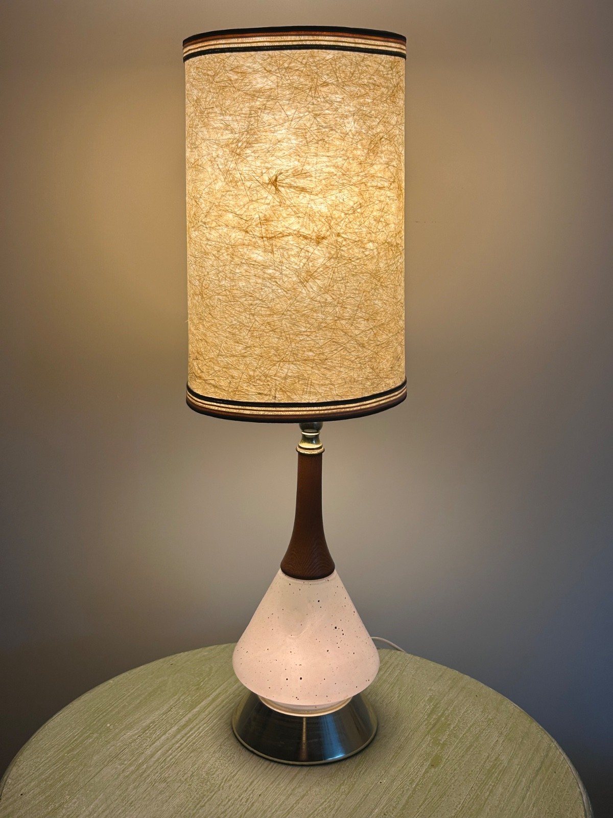 Vintage 1960's Mid-Century Modern Side Table Lamp w Speckled Base Vintage 1960's Mid-Century Modern Side Table Lamp w Speckled Base