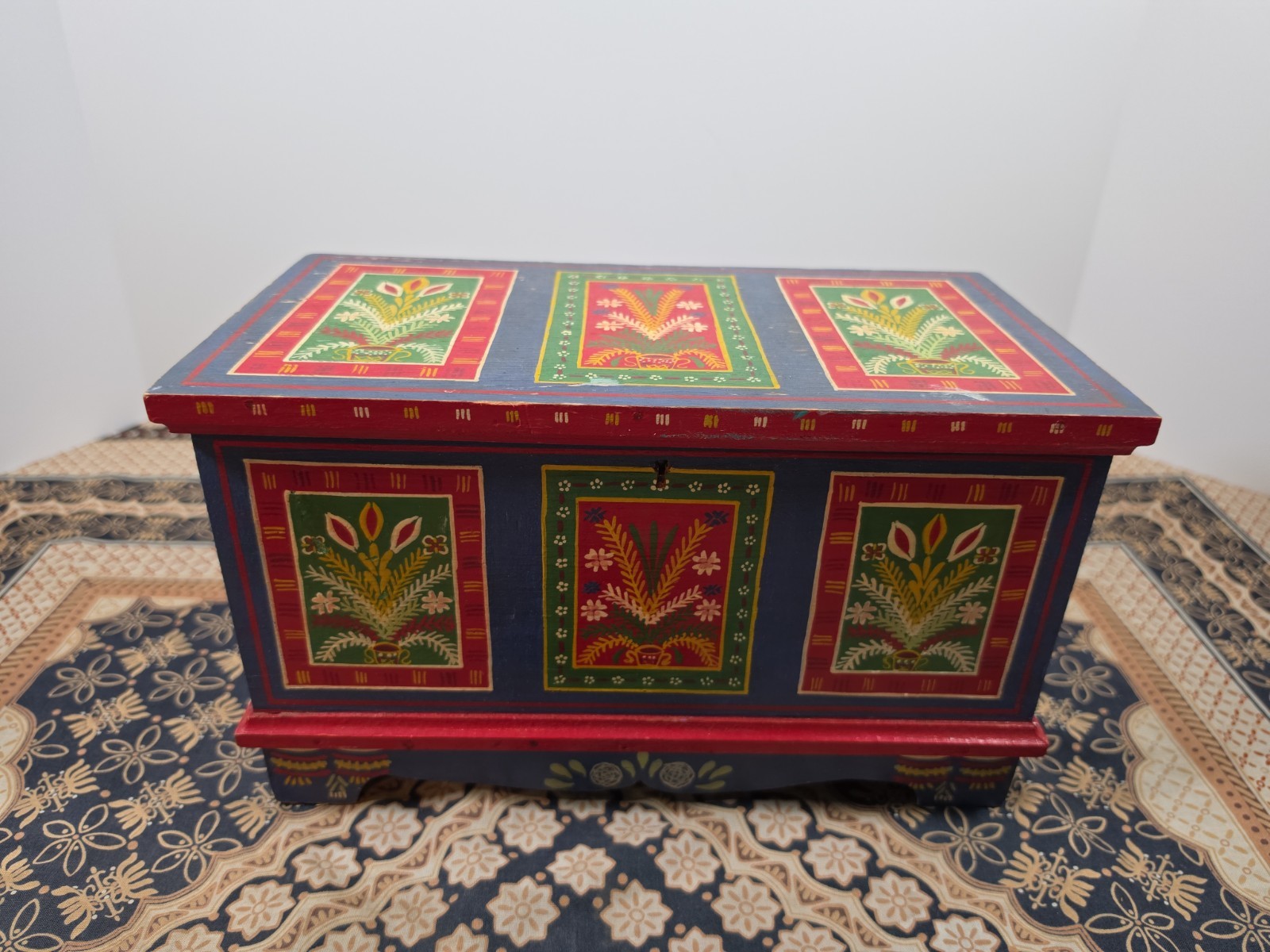 VTG POLISH FOLK ART Hand Painted Crafted Wood Box Chest w/Lock & Key POLAND Exc.