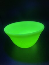 Vintage McKee Jadite Uranium Glass 4 Cup Mixing Bowl MCK UV Reactive 7” picture