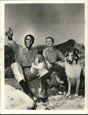 1962 Press Photo Track star Rafer Johnson & Actor Jon Provost, 