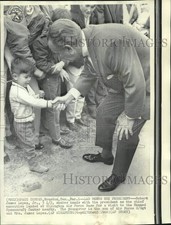 1968 Press Photo Robert Lopez greets President Johnson at Ellington AFB, Houston picture