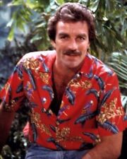 Tom Selleck classic portrait in his red Hawaiian shirt as Magnum PI 8x10 photo picture