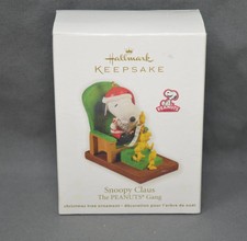 2011 Hallmark Keepsake Snoopy Claus Peanuts Gang Ornament --723-4 picture