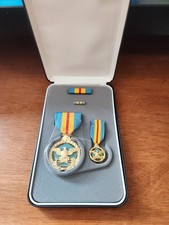 US DEPARTMENT OF DEFENSE DISTINGUISHED SERVICE MEDAL; FULL SIZE picture
