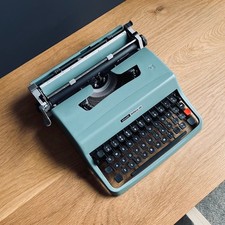 Vintage Italian Olivetti Lettera 32. Functional. Superb Cond. New ribbon. picture
