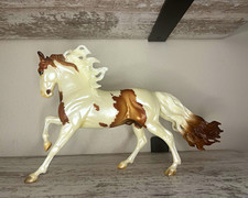 Traditional Breyer -BreyerFest 2019 Hero’s Welcome Surprise matte chestnut pinto picture