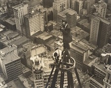 c. 1912 News Photographer on Spire of Woolworth Bldg. During Construction Photo picture