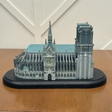 LENOX THE CATHEDRAL OF NOTRE DAME World Churches 1994 Oval Display Base Decor picture