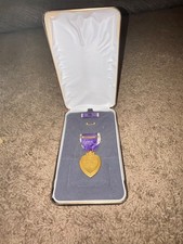 US WWII Army Navy/Marines Gold Star named medal Case Badge Award Medal picture