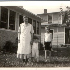 c1920s Snapshot Photo Cox Grausam Family Cute Girls House Vtg picture