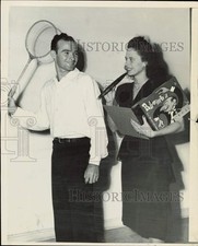 1947 Press Photo Bill Fecht and Charlotte Eaton posing together at YWCA picture