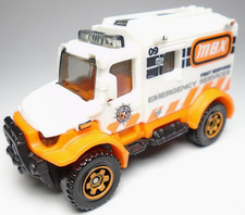 2015 MATCHBOX RESCUE 4X4 SCRAMBULANCE WHITE DIECAST 2 1/2