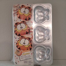Vintage 1992 Wilton Garfield Face Cake Molds NOS Nostalgia Baking Cartoon Cat picture