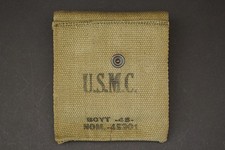 WWII USMC POUCH WITH ACCESSORIES, MINT ORIGINAL picture