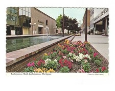 Kalamazoo Mall, Kalamazoo, Michigan Vintage Postcard Unposted picture