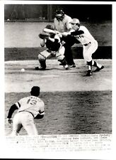 PF14 '72 Wire Photo GIANTS CHRIS SPEIER SETS UP WINNING RUN RED SOX CARLTON FISK picture