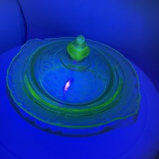 Vintage Green Uranium Depression Glass Covered Dish Shamrock Pattern *read* picture