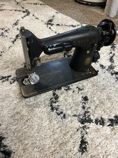 VINTAGE 40’s 50’s SINGER Sewing Machine picture